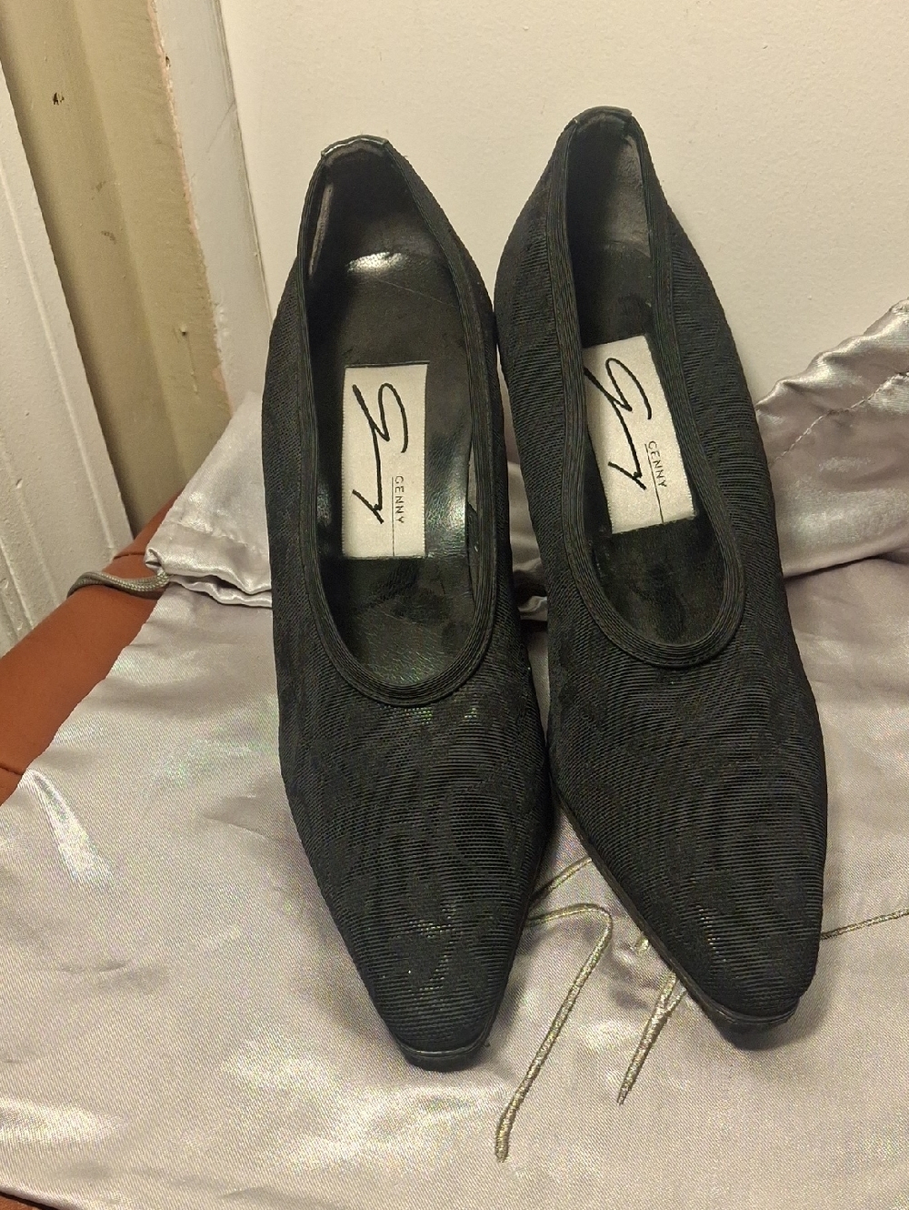 Genny Seychelles Black Pointed Toe Women's Pumps